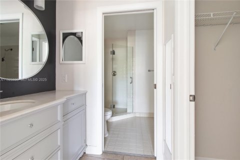 Снять в аренду таунхаус в Майами, Флорида 3 спальни, 138.52м2, № 1987890 - фото 22