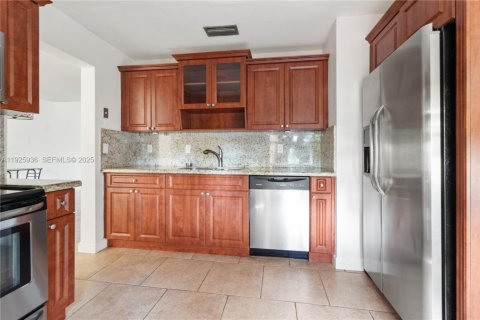 Снять в аренду таунхаус в Майами, Флорида 3 спальни, 138.52м2, № 1987890 - фото 9