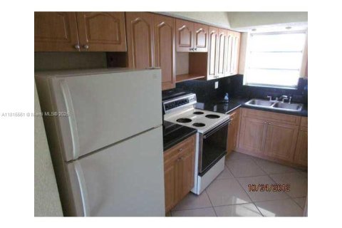 Купить кондоминиум в Майами, Флорида 2 спальни, 67.82м2, № 2015874 - фото 3