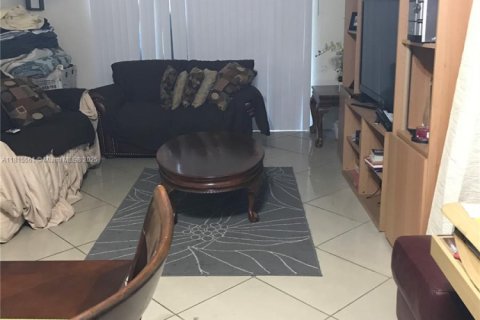 Купить кондоминиум в Майами, Флорида 2 спальни, 67.82м2, № 2015874 - фото 5