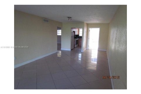 Купить кондоминиум в Майами, Флорида 2 спальни, 67.82м2, № 2015874 - фото 2