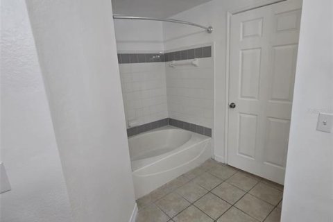Condo in Orlando, Florida, 3 bedrooms  № 2209572 - photo 14