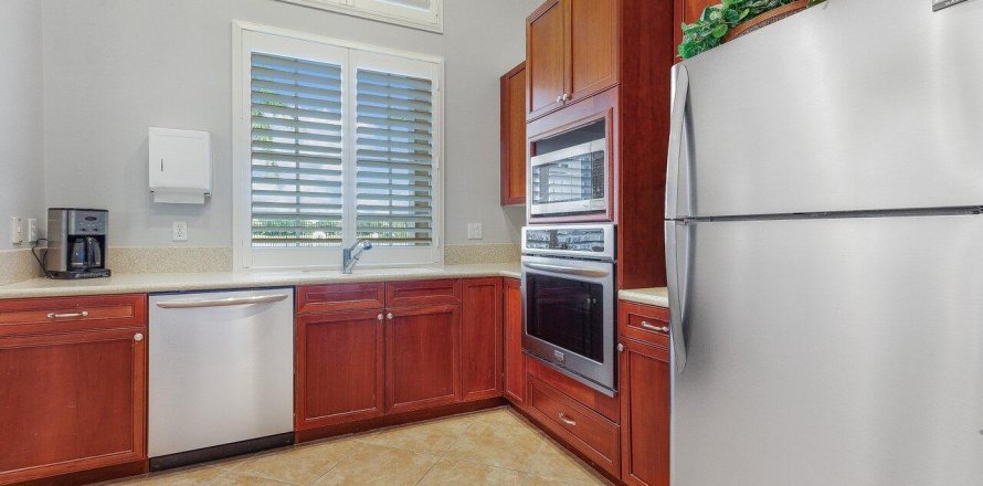 House in Wellington, Florida 5 bedrooms, 274.15 sq.m. № 1141480