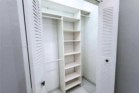 Купить виллу или дом в Майами, Флорида 3 спальни, 147.81м2, № 1947266 - фото 21