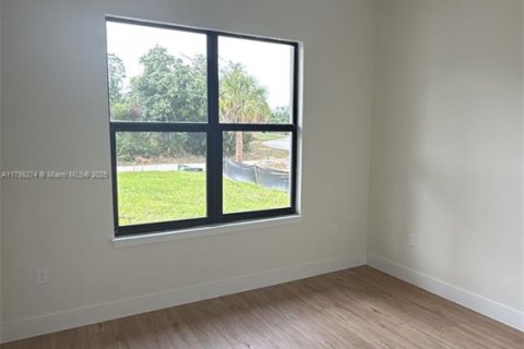 House in Port Charlotte, Florida 4 bedrooms № 1955048 - photo 18