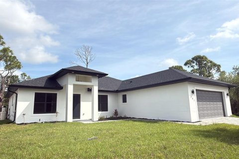 House in Port Charlotte, Florida 4 bedrooms № 1955048 - photo 3