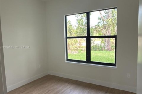 House in Port Charlotte, Florida 4 bedrooms № 1955048 - photo 19