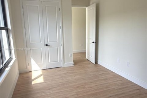 House in Port Charlotte, Florida 4 bedrooms № 1955048 - photo 16