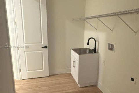 House in Port Charlotte, Florida 4 bedrooms № 1955048 - photo 26