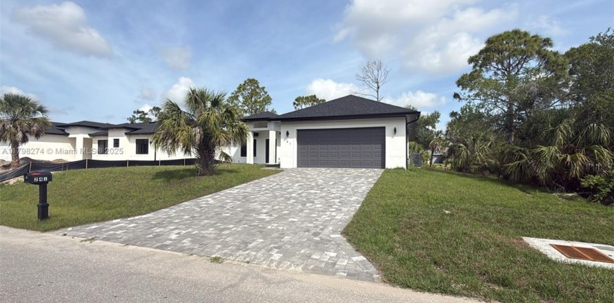 House in Port Charlotte, Florida 4 bedrooms № 1955048