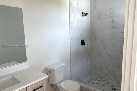 House in Port Charlotte, Florida 4 bedrooms № 1955048 - photo 10