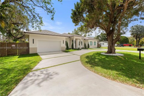 Villa ou maison à vendre à Miami, Floride: 4 chambres, 333.52 m2 № 2044669 - photo 2
