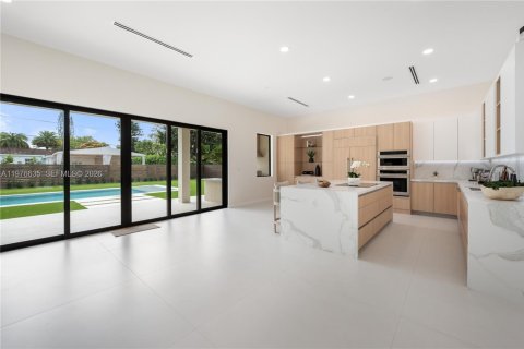 Villa ou maison à vendre à Miami, Floride: 4 chambres, 333.52 m2 № 2044669 - photo 10