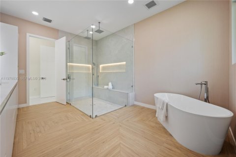 Villa ou maison à vendre à Miami, Floride: 4 chambres, 333.52 m2 № 2044669 - photo 22