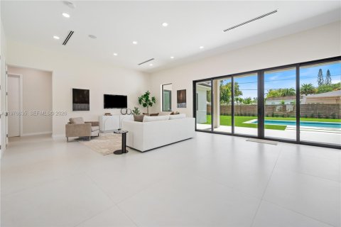 Villa ou maison à vendre à Miami, Floride: 4 chambres, 333.52 m2 № 2044669 - photo 8