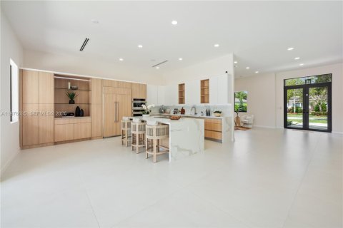 Villa ou maison à vendre à Miami, Floride: 4 chambres, 333.52 m2 № 2044669 - photo 9