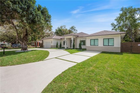 Villa ou maison à vendre à Miami, Floride: 4 chambres, 333.52 m2 № 2044669 - photo 1