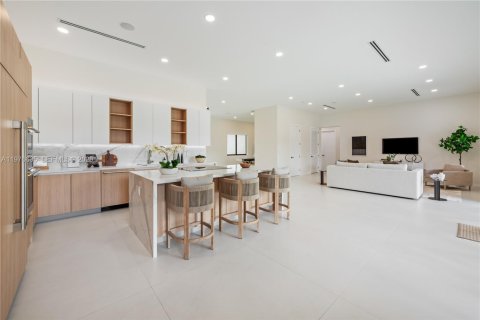 Villa ou maison à vendre à Miami, Floride: 4 chambres, 333.52 m2 № 2044669 - photo 13