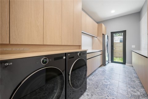 Villa ou maison à vendre à Miami, Floride: 4 chambres, 333.52 m2 № 2044669 - photo 29