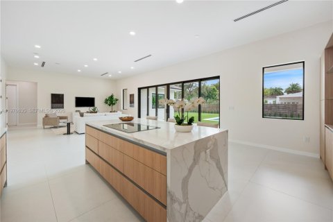 Villa ou maison à vendre à Miami, Floride: 4 chambres, 333.52 m2 № 2044669 - photo 14