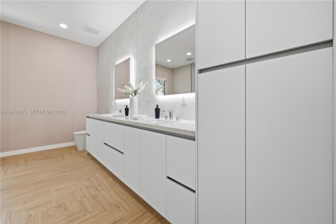 Villa ou maison à vendre à Miami, Floride: 4 chambres, 333.52 m2 № 2044669 - photo 21