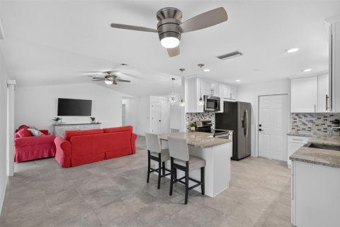 Villa ou maison à vendre à Sarasota, Floride: 3 chambres, 133.78 m2 № 2215446 - photo 16