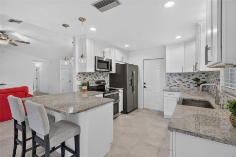 Villa ou maison à vendre à Sarasota, Floride: 3 chambres, 133.78 m2 № 2215446 - photo 6