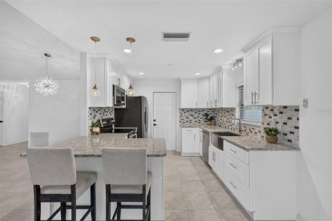 Villa ou maison à vendre à Sarasota, Floride: 3 chambres, 133.78 m2 № 2215446 - photo 7