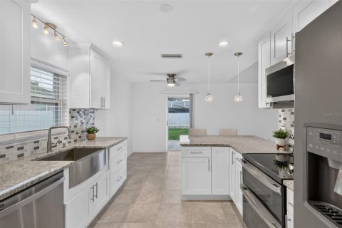 Villa ou maison à vendre à Sarasota, Floride: 3 chambres, 133.78 m2 № 2215446 - photo 9