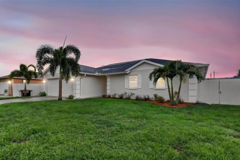 Villa ou maison à vendre à Sarasota, Floride: 3 chambres, 133.78 m2 № 2215446 - photo 2