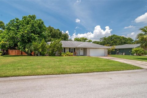 House in Winter Haven, Florida 4 bedrooms, 238.67 sq.m. № 1828646 - photo 2
