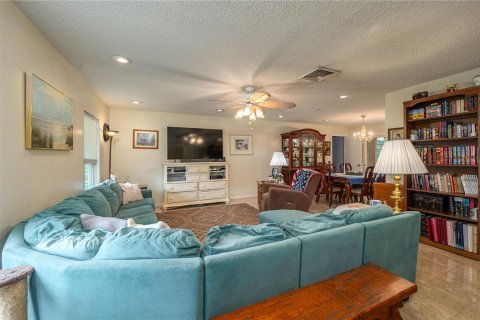 House in Winter Haven, Florida 4 bedrooms, 238.67 sq.m. № 1828646 - photo 5