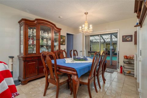 House in Winter Haven, Florida 4 bedrooms, 238.67 sq.m. № 1828646 - photo 19