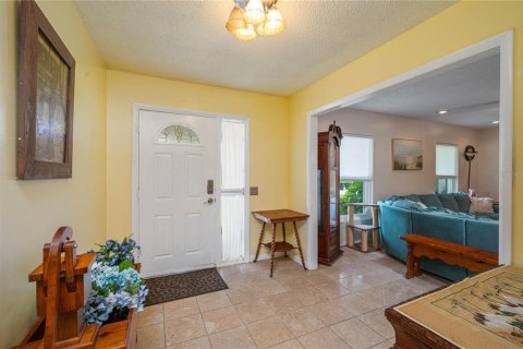 House in Winter Haven, Florida 4 bedrooms, 238.67 sq.m. № 1828646 - photo 3