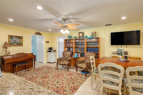 House in Winter Haven, Florida 4 bedrooms, 238.67 sq.m. № 1828646 - photo 10