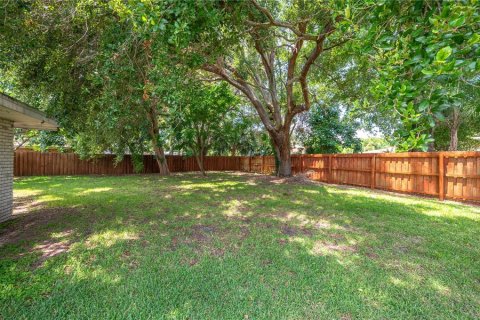 House in Winter Haven, Florida 4 bedrooms, 238.67 sq.m. № 1828646 - photo 9