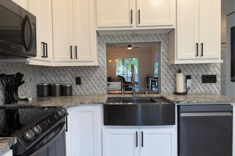 Condo in Land O' Lakes, Florida, 2 bedrooms  № 2097714 - photo 15