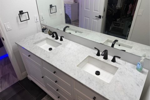 Condo in Land O' Lakes, Florida, 2 bedrooms  № 2097714 - photo 30