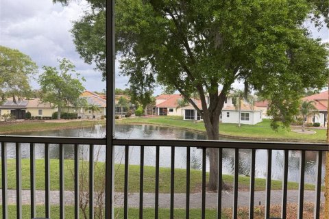 Condo in Land O' Lakes, Florida, 2 bedrooms  № 2097714 - photo 2