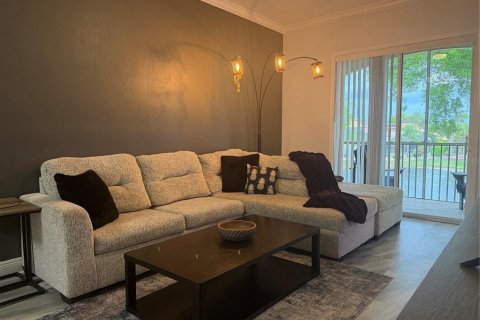 Condo in Land O' Lakes, Florida, 2 bedrooms  № 2097714 - photo 8