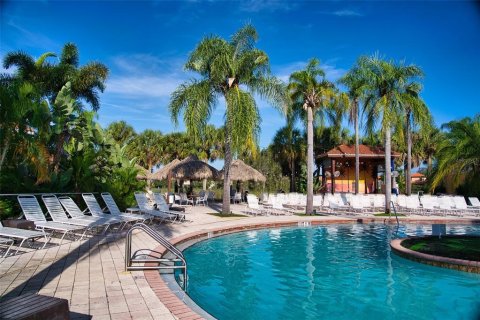 Condo in Land O' Lakes, Florida, 2 bedrooms  № 2097714 - photo 5