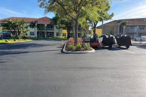 Condo in Land O' Lakes, Florida, 2 bedrooms  № 2097714 - photo 3