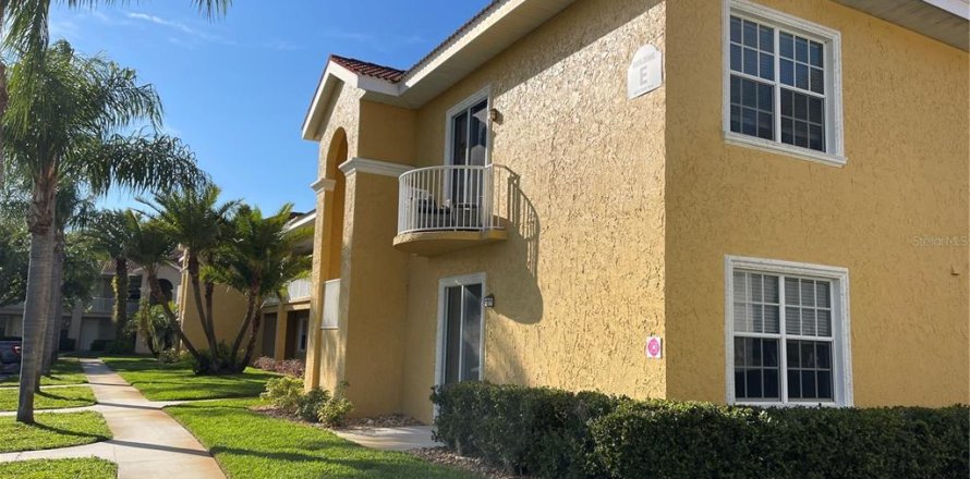 Condo in Land O' Lakes, Florida, 2 bedrooms  № 2097714