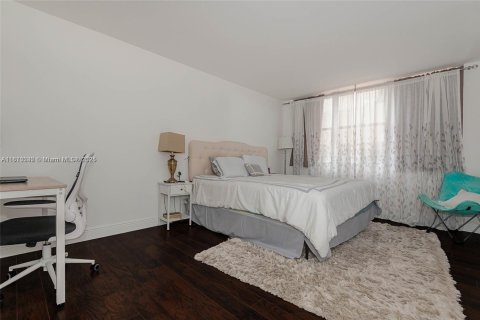 Condo in Miami Beach, Florida, 2 bedrooms № 1766280 - photo 13
