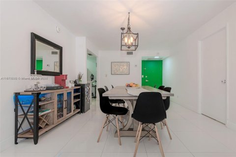 Condo in Miami Beach, Florida, 2 bedrooms № 1766280 - photo 7