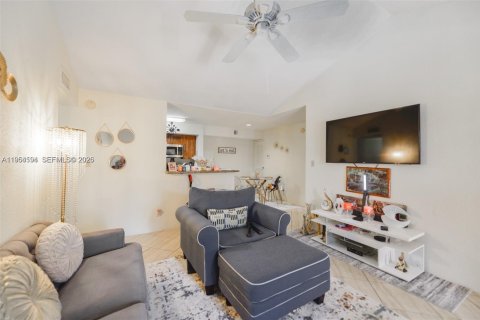 Copropriété à vendre à Coral Springs, Floride: 2 chambres, 92.9 m2 № 2010918 - photo 2