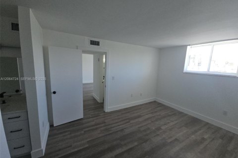 Appartement à louer à Miami Beach, Floride: 1 chambre, 67.82 m2 № 2282100 - photo 11