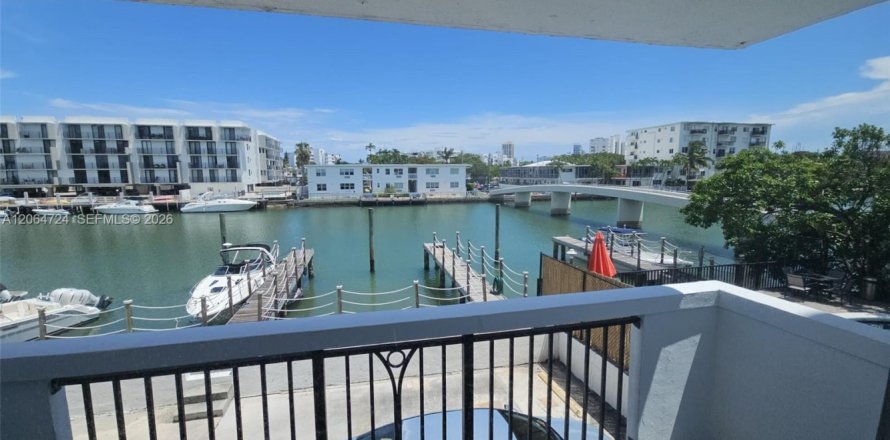 Appartement à Miami Beach, Floride 1 chambre, 67.82 m2 № 2282100
