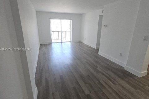 Appartement à louer à Miami Beach, Floride: 1 chambre, 67.82 m2 № 2282100 - photo 8