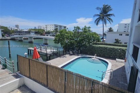Appartement à louer à Miami Beach, Floride: 1 chambre, 67.82 m2 № 2282100 - photo 3